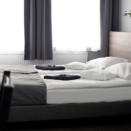 Hostel Helios Września Buitenkant foto