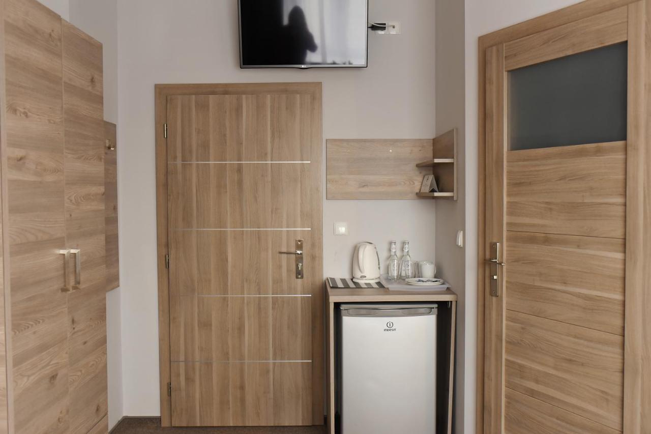 Hostel Helios Września Buitenkant foto