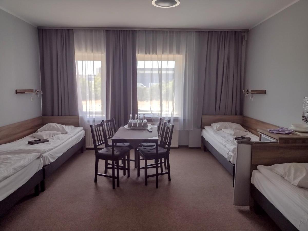 Hostel Helios Września Buitenkant foto