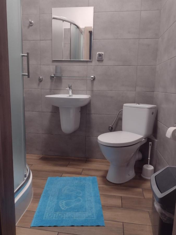Hostel Helios Września Buitenkant foto