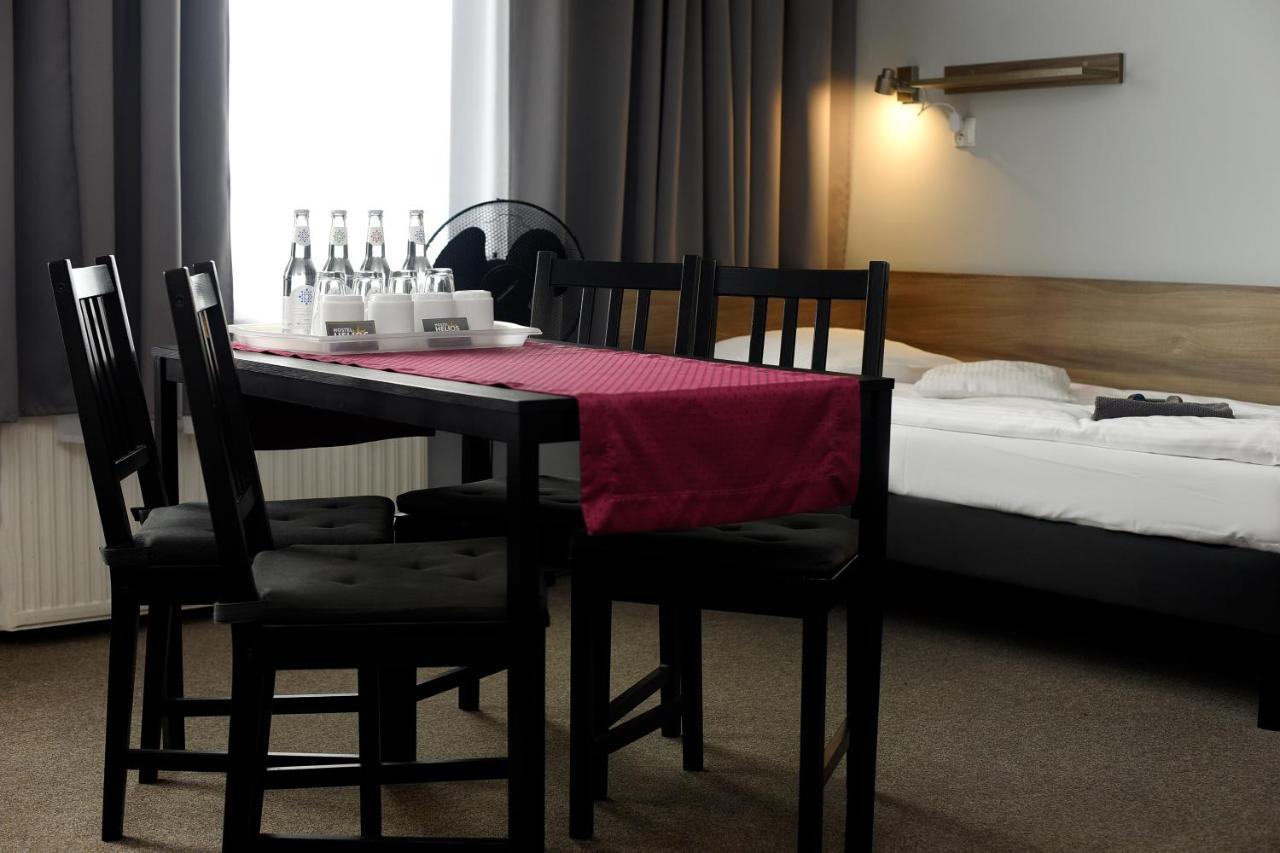 Hostel Helios Września Buitenkant foto