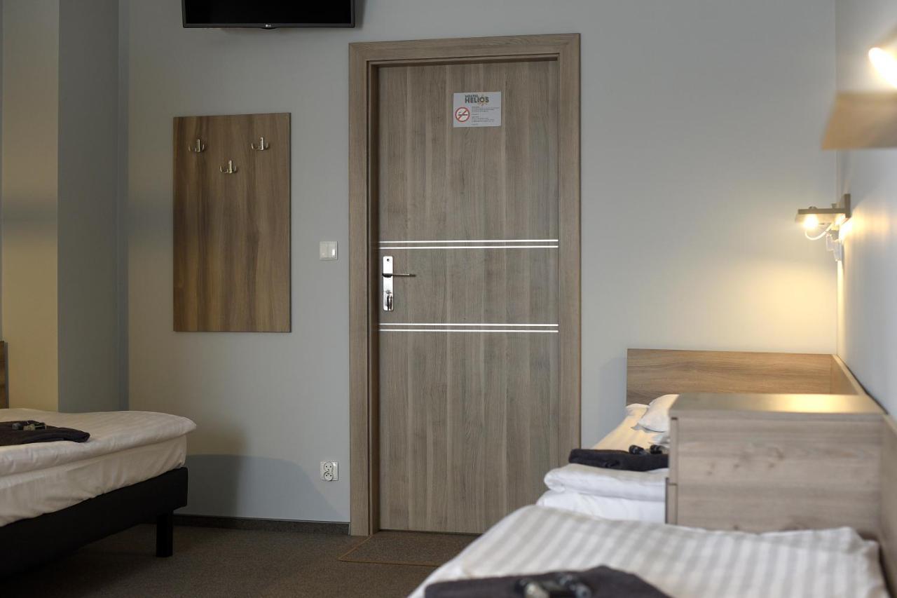 Hostel Helios Września Buitenkant foto